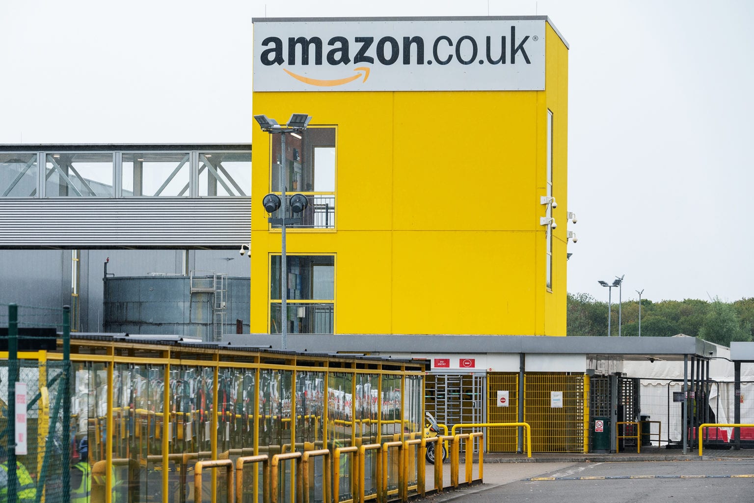 neath-primary-school-welcomes-support-from-amazon-team