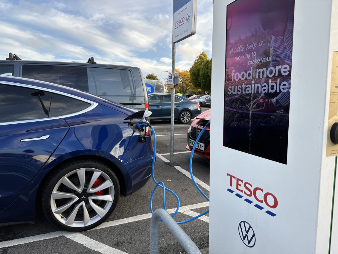 tesco-to-end-free-ev-charging-at-its-stores